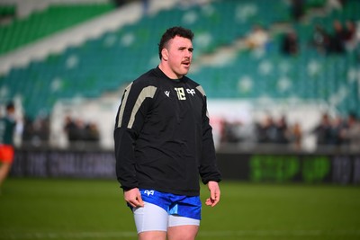 180125  Section Paloise v Ospreys, EPCR Challenge Cup - Ben Warren of Ospreys during warm up 