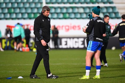 180125  Section Paloise v Ospreys, EPCR Challenge Cup - Richard Kelly of Ospreys during warm up 