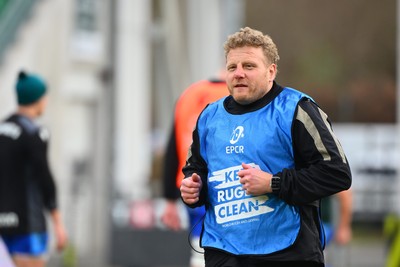 180125  Section Paloise v Ospreys, EPCR Challenge Cup - Adam Jones of Ospreys during warm up 