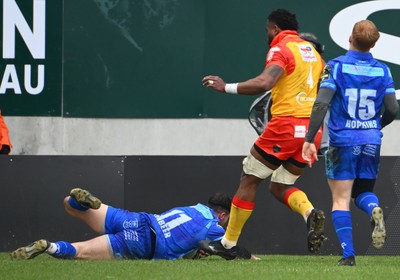 180125  Section Paloise v Ospreys, EPCR Challenge Cup - Ryan Conbeer of Ospreys scores try