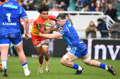 180125  Section Paloise v Ospreys, EPCR Challenge Cup - Theo Attissogbe of Section Paloise is tackled by Morgan Morse of Ospreys