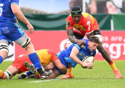 180125  Section Paloise v Ospreys, EPCR Challenge Cup - Dan Edwards of Ospreys is tackled