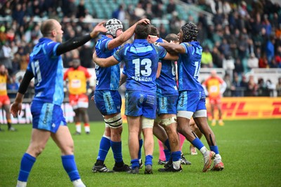 180125  Section Paloise v Ospreys, EPCR Challenge Cup - Ospreys celebrate the win on the final whistle