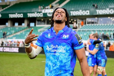 180125  Section Paloise v Ospreys, EPCR Challenge Cup - Dan Kasende of Ospreys at the end of the match