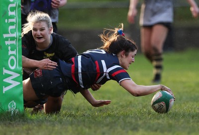 301125 - Senghenydd Sirens v West Swansea Hawks, Womens’ National League - Imogen Shide of Senghenydd Sirens scores try