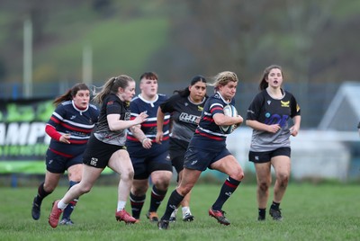 301125 - Senghenydd Sirens v West Swansea Hawks, Womens’ National League - Beci Newton of Senghenydd Sirens 