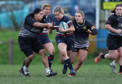 301125 - Senghenydd Sirens v West Swansea Hawks, Womens’ National League - Rhian Bowden of Senghenydd Sirens charges forward