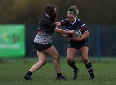 301125 - Senghenydd Sirens v West Swansea Hawks, Womens’ National League - Raf Taylor of Senghenydd Sirens charges forward