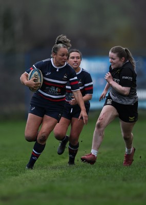 301125 - Senghenydd Sirens v West Swansea Hawks, Womens’ National League - Raf Taylor of Senghenydd Sirens charges forward