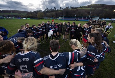 301125 - Senghenydd Sirens v West Swansea Hawks, Womens’ National League - Senghenydd Siren huddle up at the end of the match