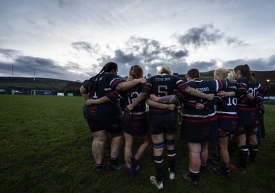 301125 - Senghenydd Sirens v West Swansea Hawks, Womens’ National League - Senghenydd Siren huddle up at the end of the match