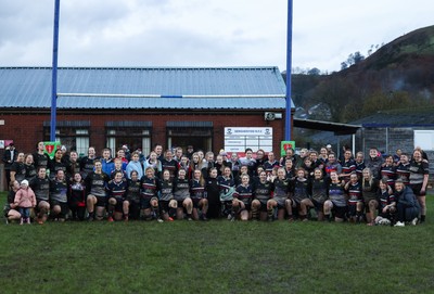 301125 - Senghenydd Sirens v West Swansea Hawks, Womens’ National League - The teams gather together at the end of the match