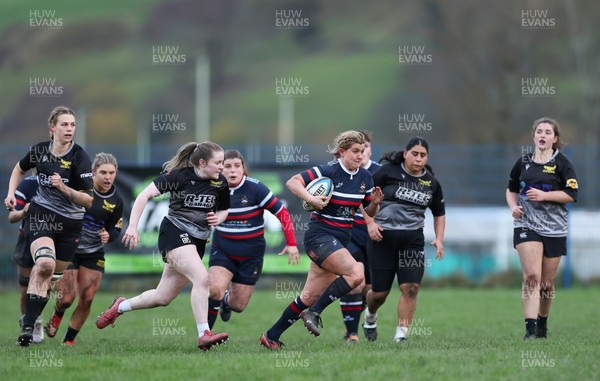 301125 - Senghenydd Sirens v West Swansea Hawks, Womens’ National League - Beci Newton of Senghenydd Sirens 