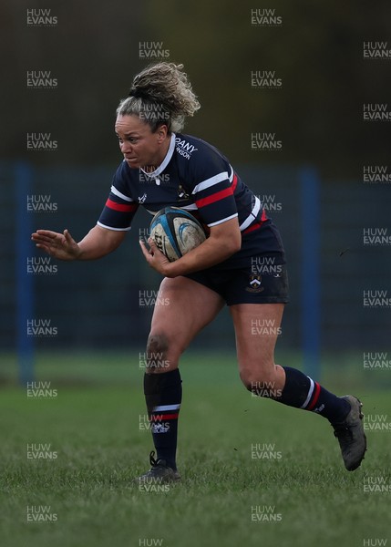 301125 - Senghenydd Sirens v West Swansea Hawks, Womens’ National League - Raf Taylor of Senghenydd Sirens charges forward