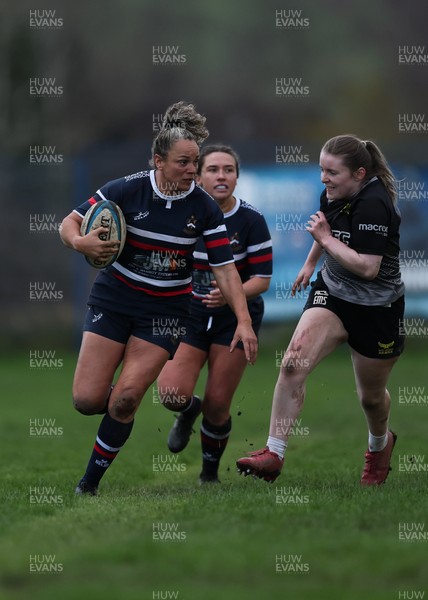 301125 - Senghenydd Sirens v West Swansea Hawks, Womens’ National League - Raf Taylor of Senghenydd Sirens charges forward
