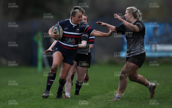 301125 - Senghenydd Sirens v West Swansea Hawks, Womens’ National League - Raf Taylor of Senghenydd Sirens charges forward