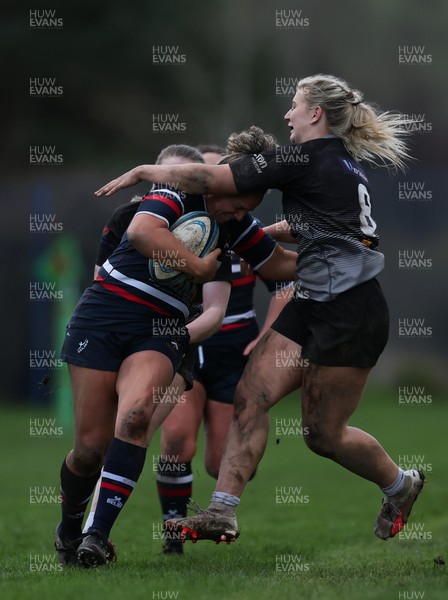 301125 - Senghenydd Sirens v West Swansea Hawks, Womens’ National League - Raf Taylor of Senghenydd Sirens charges forward