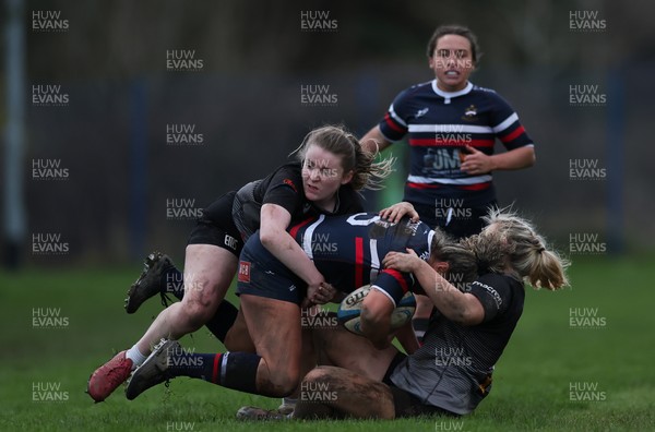 301125 - Senghenydd Sirens v West Swansea Hawks, Womens’ National League - Raf Taylor of Senghenydd Sirens charges forward