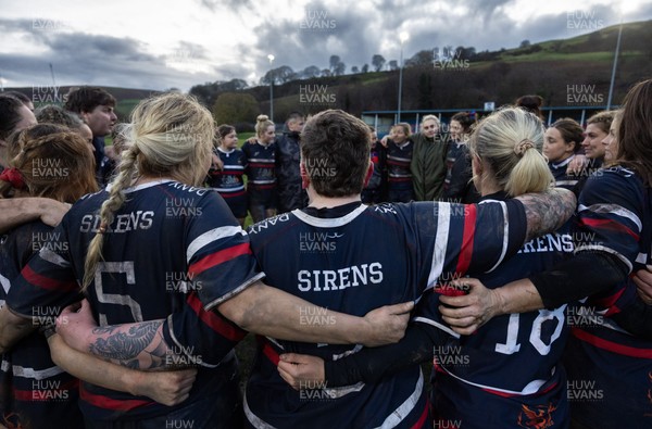301125 - Senghenydd Sirens v West Swansea Hawks, Womens’ National League - Senghenydd Siren huddle up at the end of the match