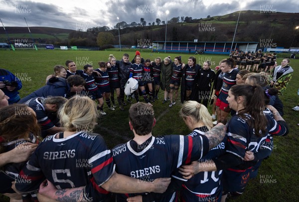 301125 - Senghenydd Sirens v West Swansea Hawks, Womens’ National League - Senghenydd Siren huddle up at the end of the match