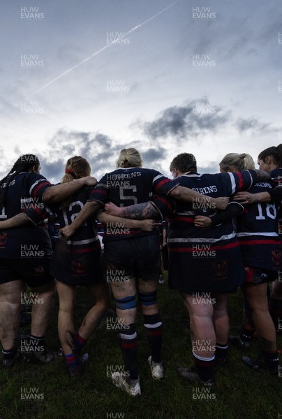 301125 - Senghenydd Sirens v West Swansea Hawks, Womens’ National League - Senghenydd Siren huddle up at the end of the match