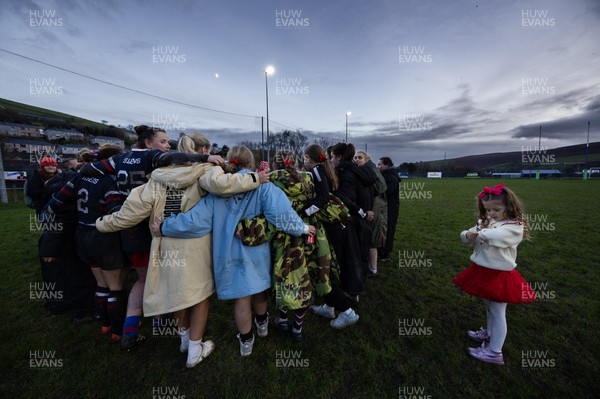 301125 - Senghenydd Sirens v West Swansea Hawks, Womens’ National League - Senghenydd Siren huddle up at the end of the match