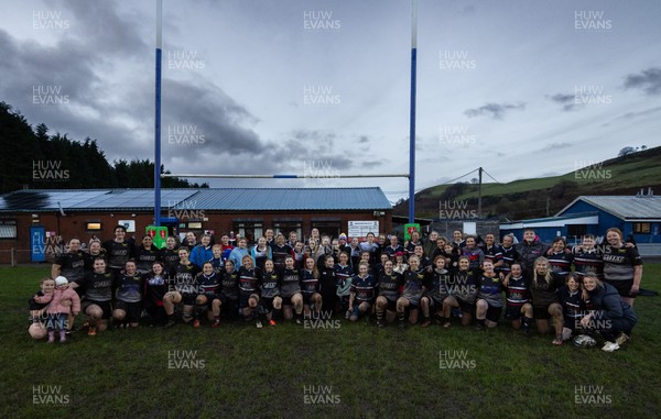 301125 - Senghenydd Sirens v West Swansea Hawks, Womens’ National League - The teams gather together at the end of the match
