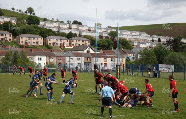 14.05.11 - Senghenydd v Nantyglo, SWALEC League Division 4 East - Action from the game between Senghenydd (blue shirts) and Nantyglo 