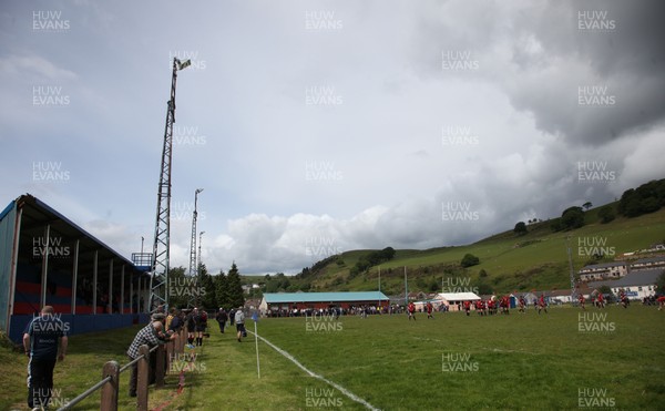 14.05.11 - Senghenydd v Nantyglo, SWALEC League Division 4 East - Action from the game between Senghenydd (blue shirts) and Nantyglo 