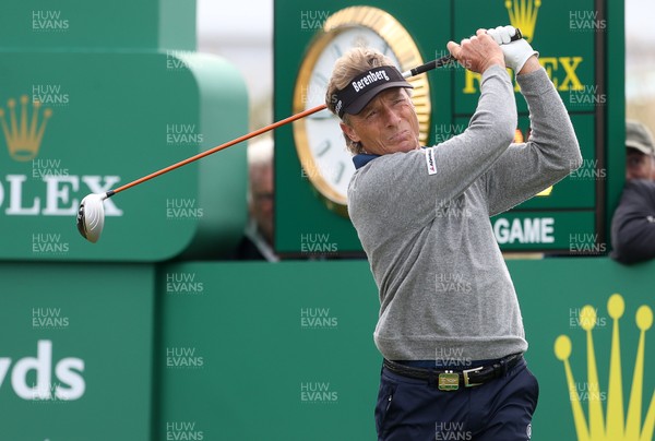 300717 - The Senior Open - Royal Porthcawl, Wales - Bernhard Langer tees off