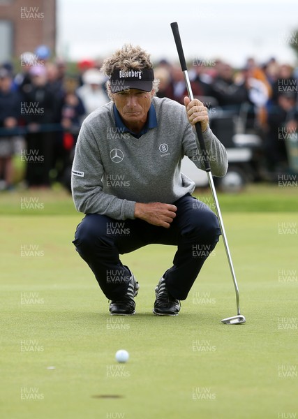 300717 - The Senior Open - Royal Porthcawl, Wales - Bernhard Langer putting on the 18th green