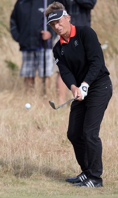 270714 -  The Senior Open Championship, Royal Porthcawl Golf Club, Wales - Bernhard Langer chips onto the 8th green during the final round of the Senior Open at Royal Porthcawl Golf Club