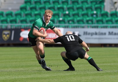 100525 - Seven Sisters v Gwernyfed, Mens Division 4 Cup Final -  Gethin Davies of Gwernyfed charges forward