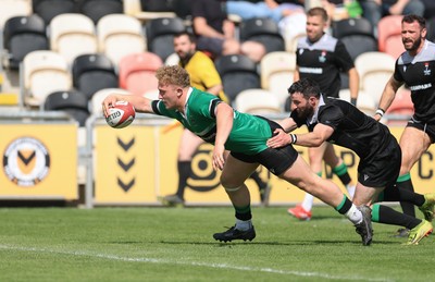 100525 - Seven Sisters v Gwernyfed, Mens Division 4 Cup Final - Gethin Davies of Gwernyfed reaches out to score try