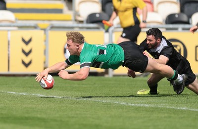 100525 - Seven Sisters v Gwernyfed, Mens Division 4 Cup Final - Gethin Davies of Gwernyfed reaches out to score try