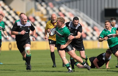 100525 - Seven Sisters v Gwernyfed, Mens Division 4 Cup Final - Gethin Davies of Gwernyfed breaks away