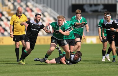 100525 - Seven Sisters v Gwernyfed, Mens Division 4 Cup Final - Gethin Davies of Gwernyfed breaks away