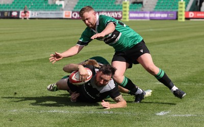 100525 - Seven Sisters v Gwernyfed, Mens Division 4 Cup Final - Kyle Davies of Seven Sisters powers over to score try