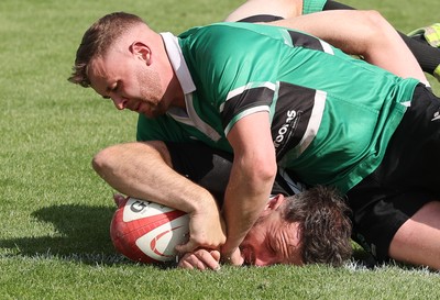 100525 - Seven Sisters v Gwernyfed, Mens Division 4 Cup Final - Kyle Davies of Seven Sisters powers over to score try