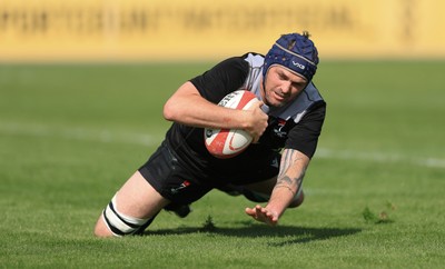100525 - Seven Sisters v Gwernyfed, Mens Division 4 Cup Final - Craig Kendall of Seven Sisters races in to score try
