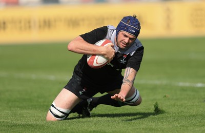 100525 - Seven Sisters v Gwernyfed, Mens Division 4 Cup Final - Craig Kendall of Seven Sisters races in to score try