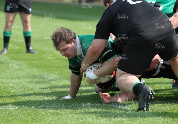 100525 - Seven Sisters v Gwernyfed, Mens Division 4 Cup Final - Prys Eckley of Gwernyfed powers over to score try