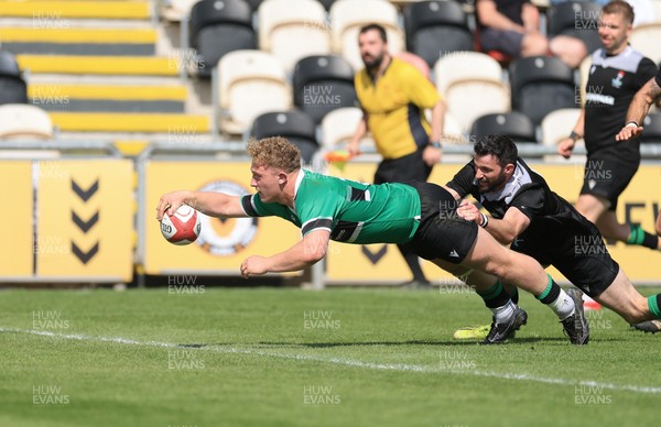 100525 - Seven Sisters v Gwernyfed, Mens Division 4 Cup Final - Gethin Davies of Gwernyfed reaches out to score try