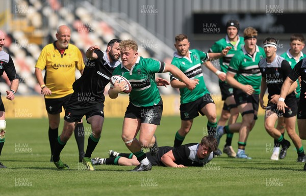 100525 - Seven Sisters v Gwernyfed, Mens Division 4 Cup Final - Gethin Davies of Gwernyfed breaks away