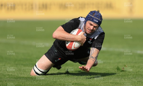 100525 - Seven Sisters v Gwernyfed, Mens Division 4 Cup Final - Craig Kendall of Seven Sisters races in to score try