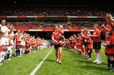 17.05.08 - Shane Williams XV v Justin Marshall XV Shane Williams walks out with his daughter Georgie 