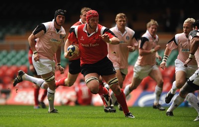 17.05.08 - Shane Williams XV v Justin Marshall XV Alun Wyn Jones breaks 