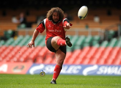 17.05.08 - Shane Williams XV v Justin Marshall XV Adam Jones kicks at goal 