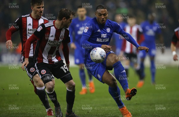 020418 - Sheffield United v Cardiff City, Sky Bet Championship - Kenneth Zohore of Cardiff City plays the ball past Richard Stearman of Sheffield United