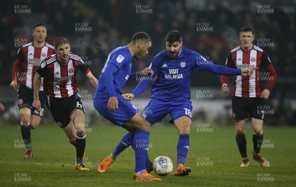 020418 - Sheffield United v Cardiff City, Sky Bet Championship - Callum Paterson of Cardiff City and Kenneth Zohore of Cardiff City combine to line up a shot at goal